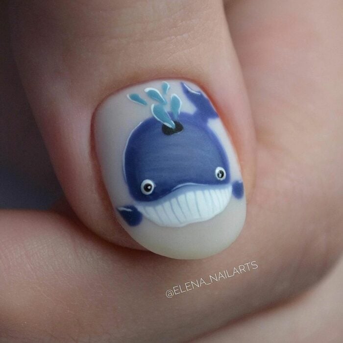diseño de una ballena en una uña 