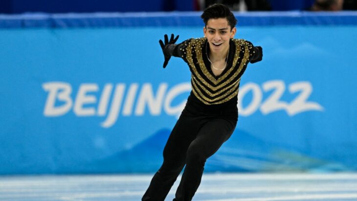 Fotografía del patinador mexicano Donovan Carrillo durante su participación en los Juegos Olímpicos de Invierno en Beijing 2022