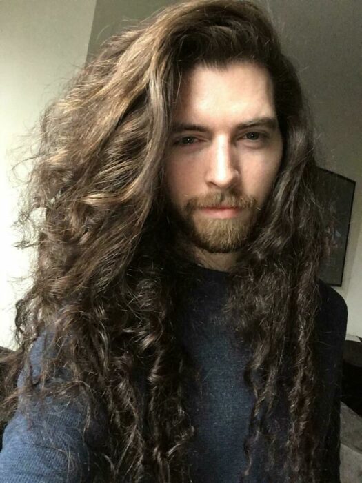Hombres sexis con el cabello largo 