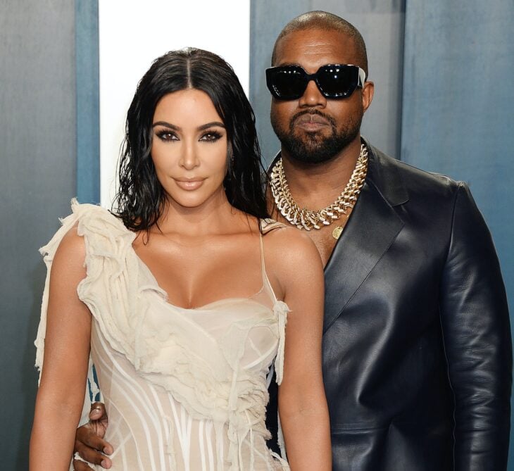 foto de Kim Kardashian a lado de Kanye West