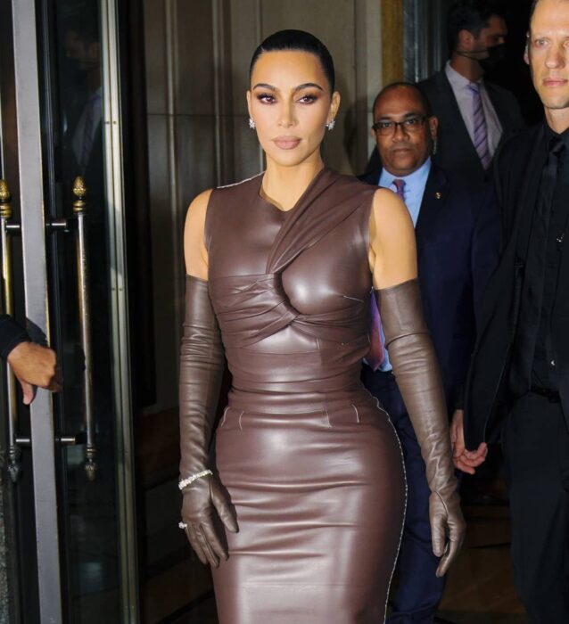 Kim Kardashian caminando por las calles de Nueva York