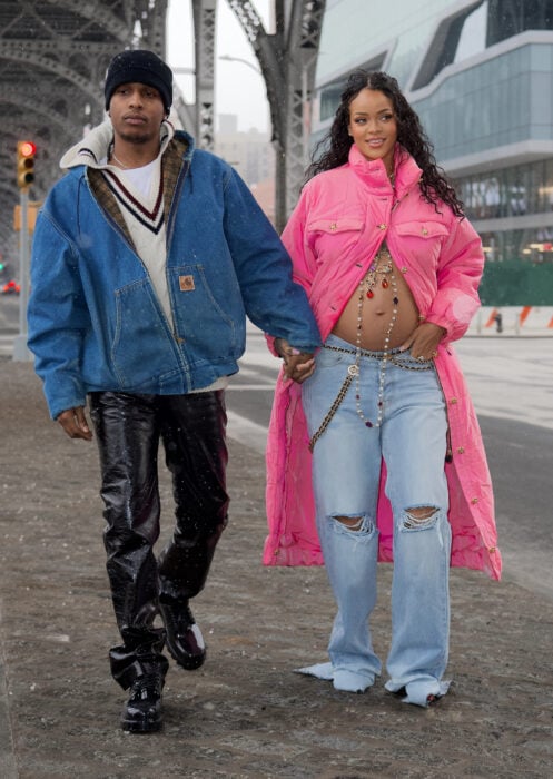 A$AP Rocky de la mano de Rihanna luciendo su pancita de embarazo