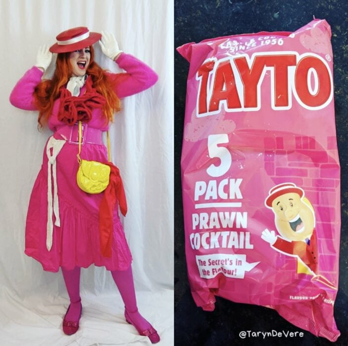 mujer vestida de papas fritas de Tayto 