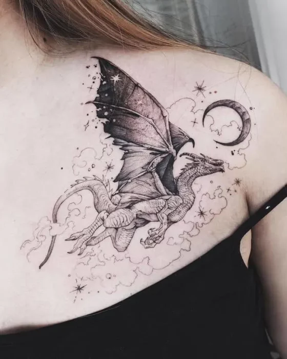 Dragón volando en el cielo ;Tatuajes de dragón para chicas 