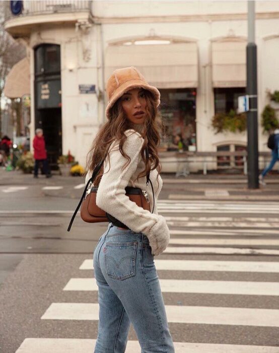 bucket hat o sombrero de pescador outfit de invierno