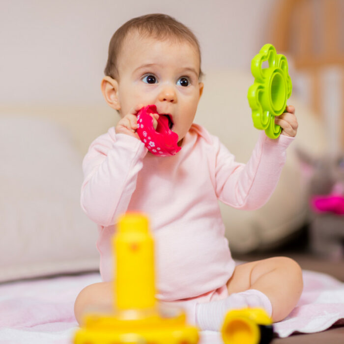 Bebé jugando 