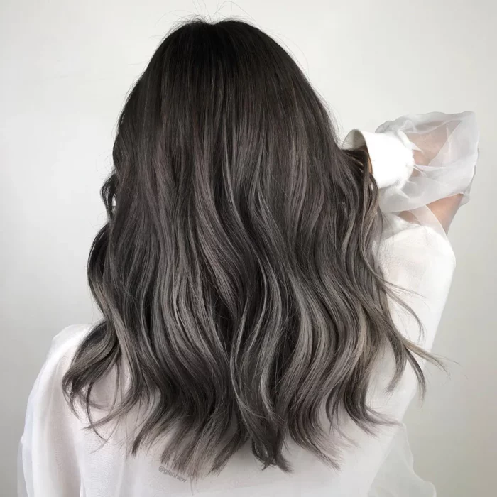 Balayage sutil gris cenizo