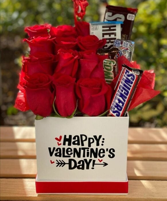 Caja con rosas y chocolates para San Valentín