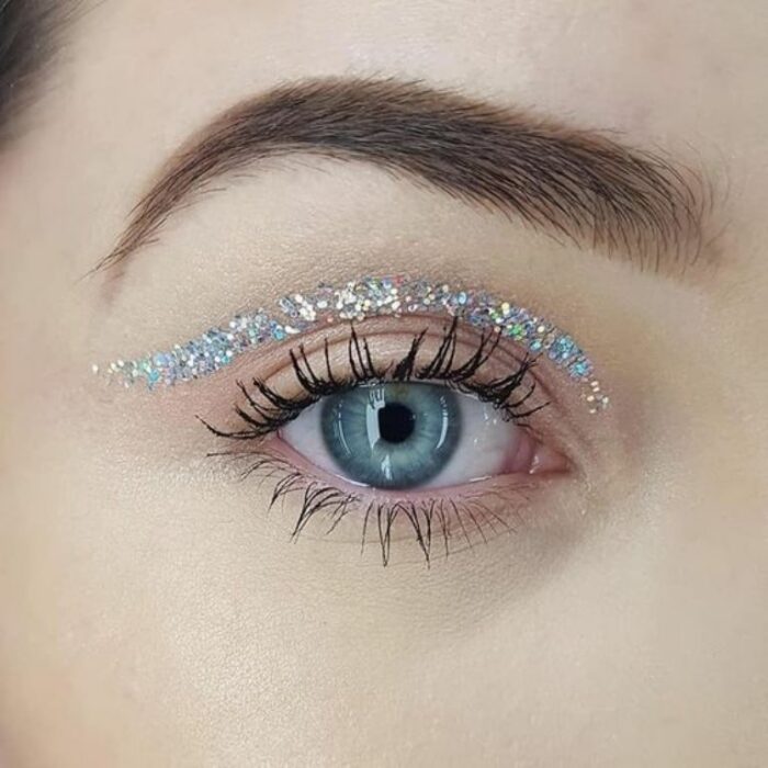 delineado sencillo con glitter