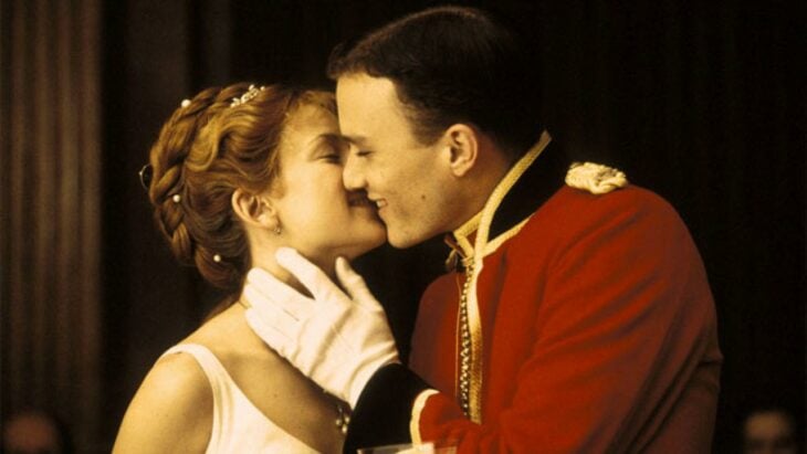 Kate Hudson y Heath Ledger besándose