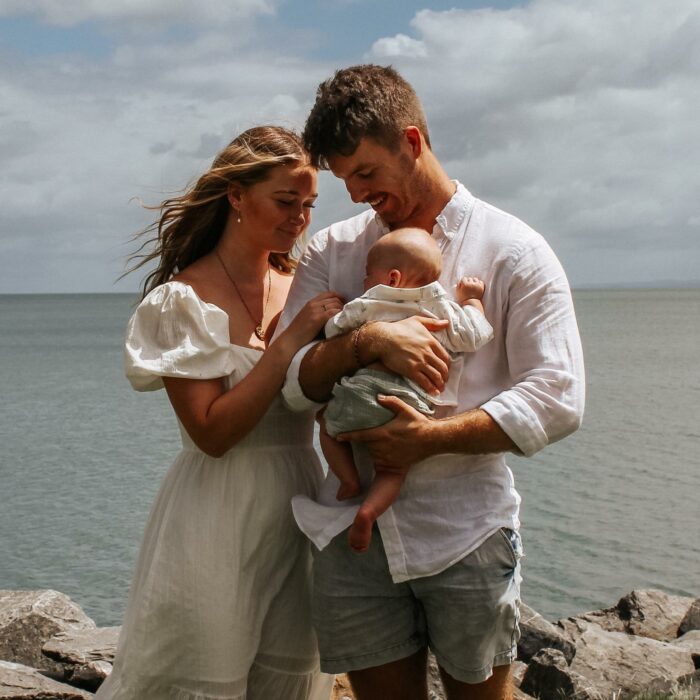 Alyssa, Max y Ollie en la playa