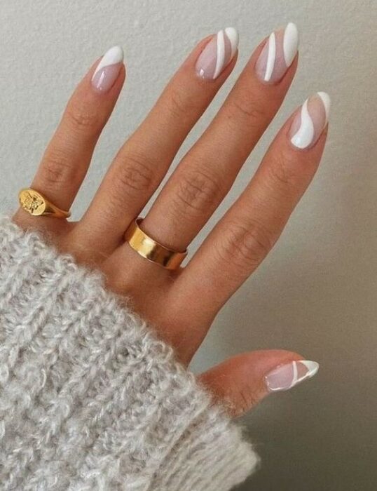 manicura líneas blancas ;Uñas en tono blanco que amarás