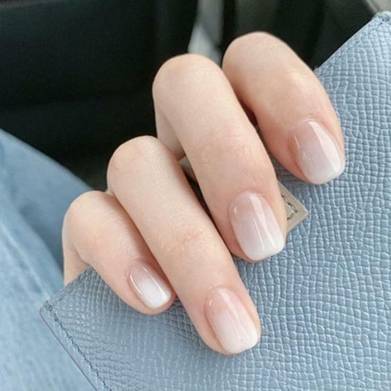 manicura degradado blanco ;Uñas en tono blanco que amarás