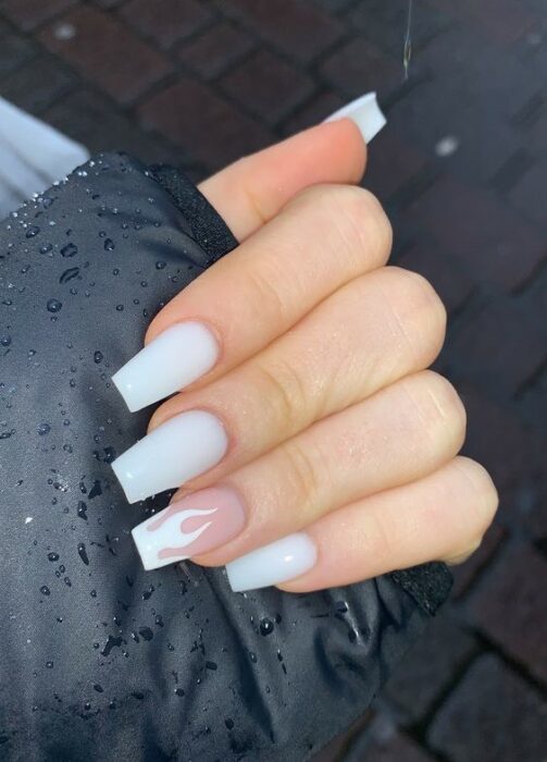 manicura flama blanca ;Uñas en tono blanco que amarás