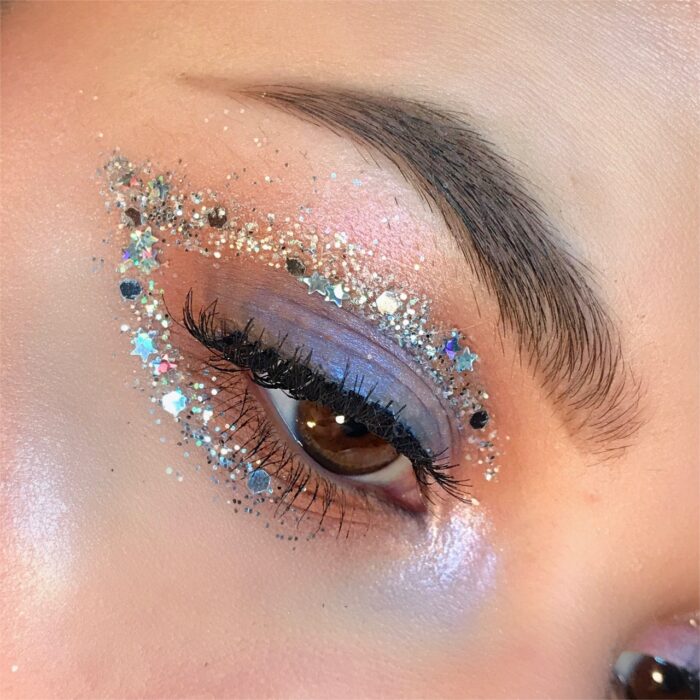 delineado intenso con glitter