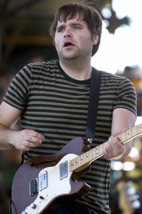 Ben Gibbard tocando la guitarra