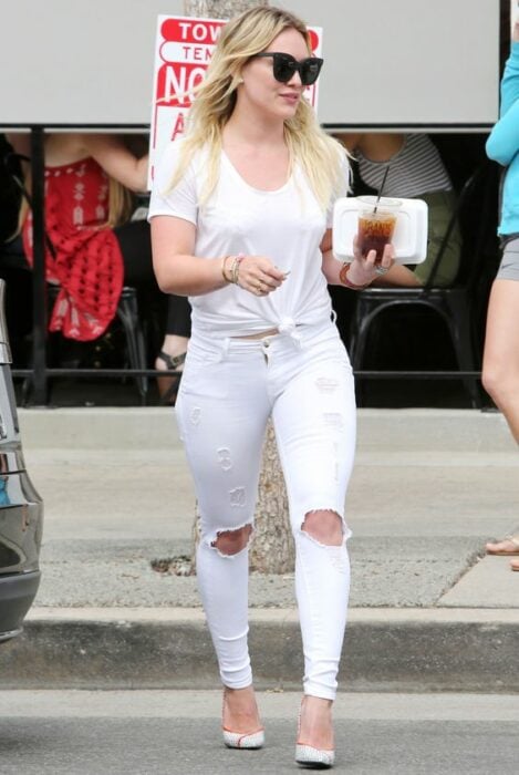 hilary duff outfit blanco casual