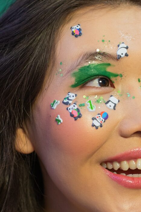 maquillaje con stickers divertidos