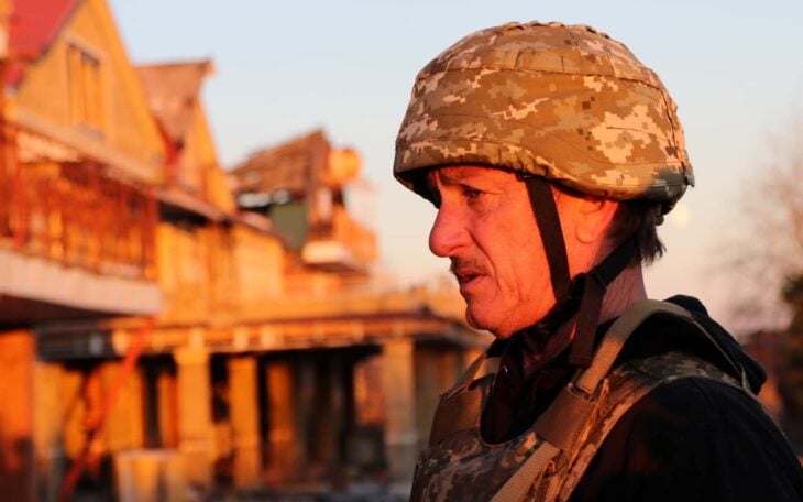 Sean Penn con uniforme militar en Ucrania