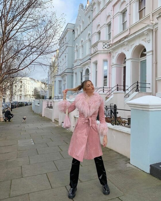 abrigo peludo rosa de invierno