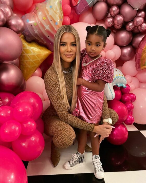 khloe kardashian with her daughter