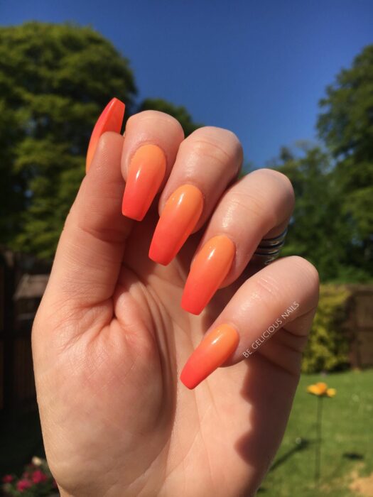 uñas neón naranja ombré