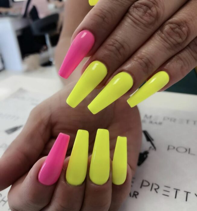 Las mejores ideas para pintar tus uñas con colores neón