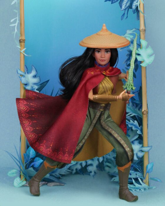 Raya ;Artista recrea escenas de Disney con Barbies