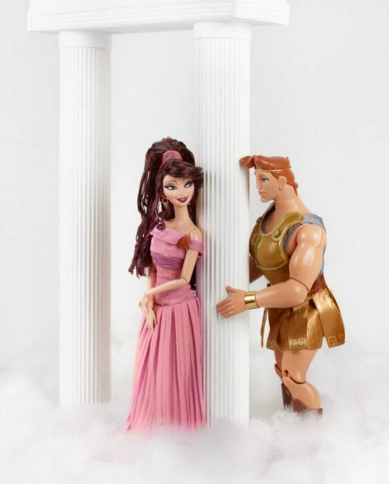 Mégara y Hércules ;Artista recrea escenas de Disney con Barbies