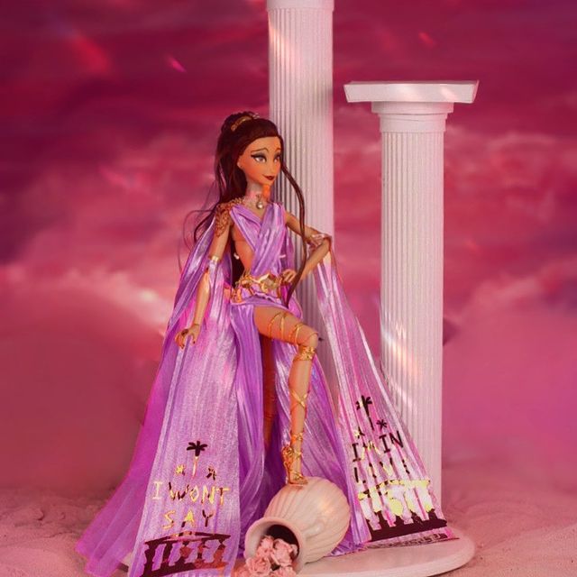 Mégara; Artist recreates Disney scenes with Barbies