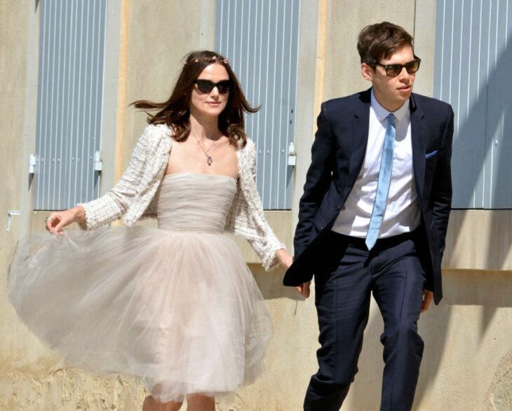 Keira Knightley y James Righton el día de su boda