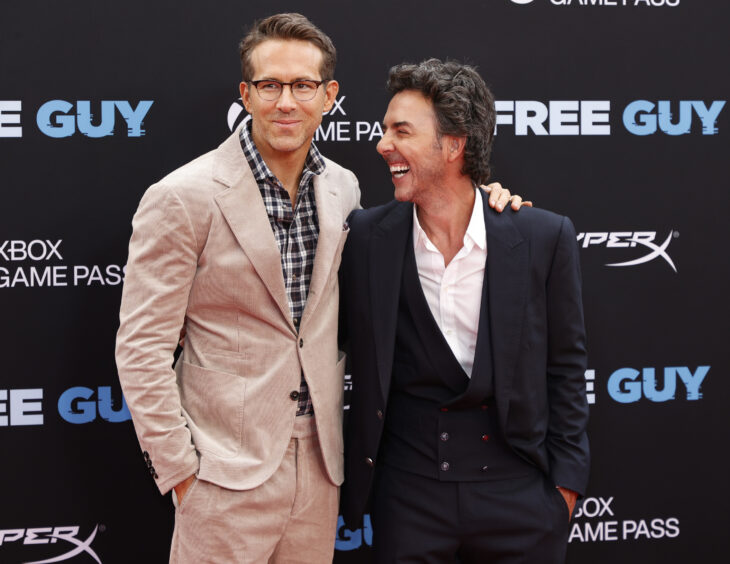 Shawn Levy junto al actor Ryan Reynolds