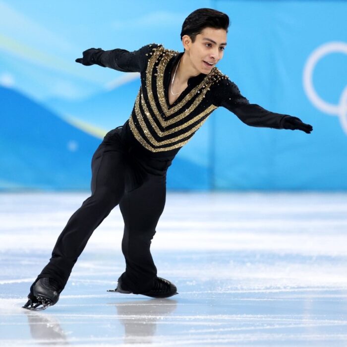 Donovan carrillo durante una competencia de patinaje 