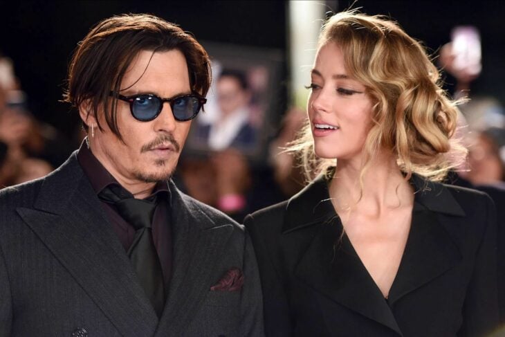 Johnny Depp a lado de la actriz Amber Heard 