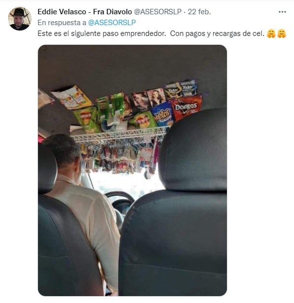 captura de un tweet de un hombre que tiene una tiendita en su taxi