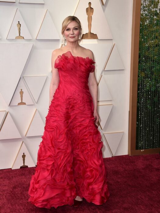 Kirsten Dunst en la alfombra roja de los premios Oscar 2022