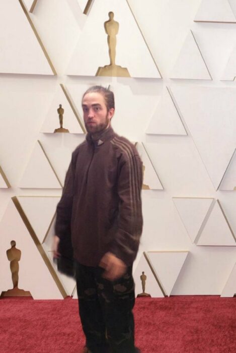 Robert Pattinson en la alfombra roja de los premios Oscar 2022
