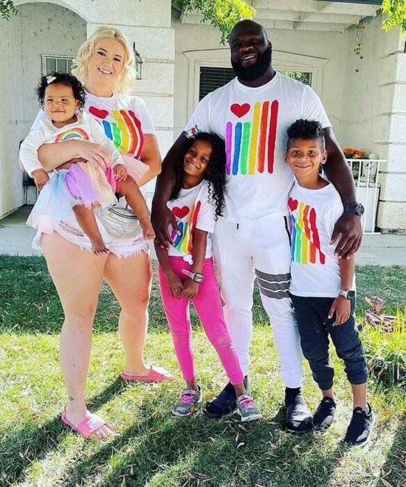 Familia posando para una fotografía 