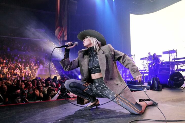 Miley Cyrus en una presentación durante un concierto