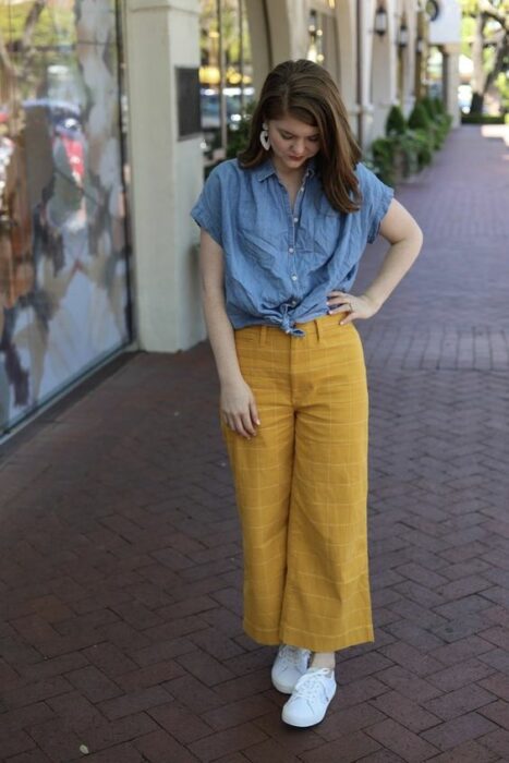 wide jeans; yellow outfits to welcome spring