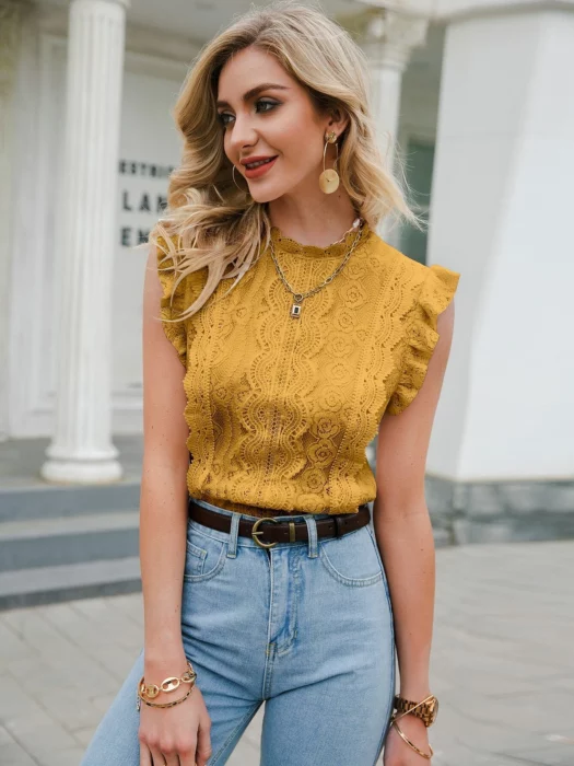 blouse with ruffles; Yellow outfits to welcome spring