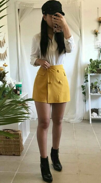 short yellow skirt; yellow outfits to welcome spring