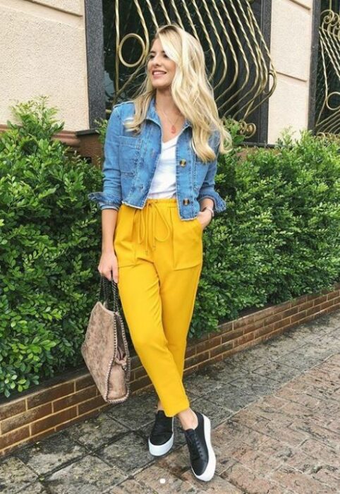 yellow paper bags; Yellow outfits to welcome spring