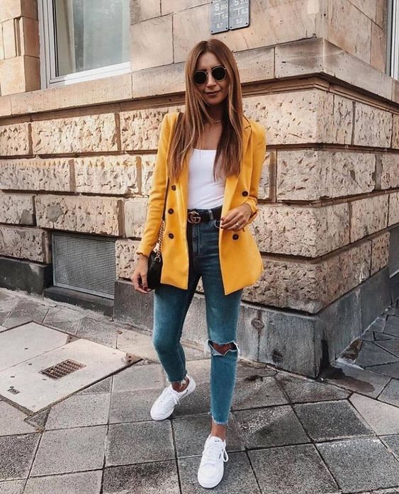 Yellow blazer; Yellow outfits to welcome spring