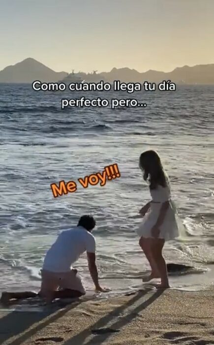 captura de pantalla del video en el que al chico se le va el anillo de matrimonio al mar 
