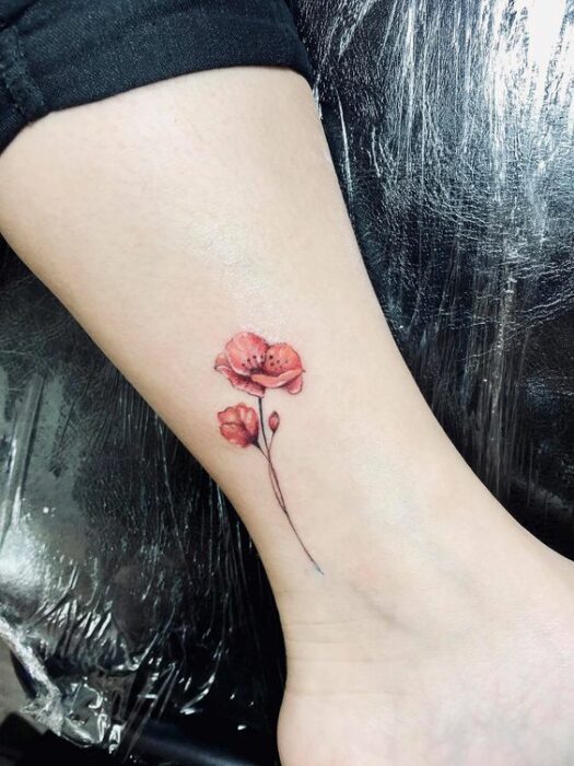 Poppy tattoo on ankle; 13 Beautiful ideas to wear poppies on your skin 