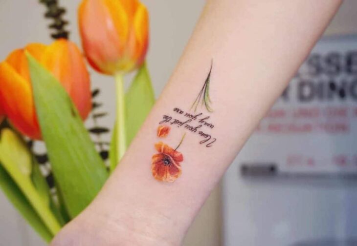 orange and red poppy; 13 Beautiful ideas to wear poppies on your skin 