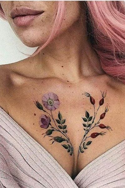 Tatuaje de flores de colores ;15 Tatuajes que harán de tu pecho una obra de arte
