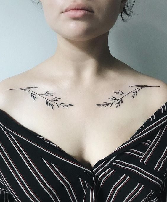 Tatuaje con ramitas ;15 Tatuajes que harán de tu pecho una obra de arte