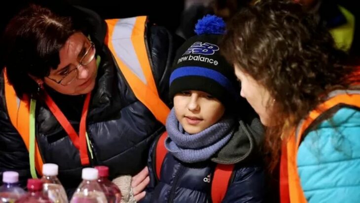 people next to a child on the border of Slovakia with Ukraine